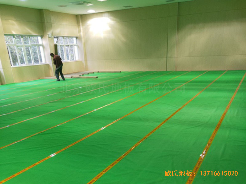 上海豐莊西路綠地小學舞臺體育地板安裝案例1