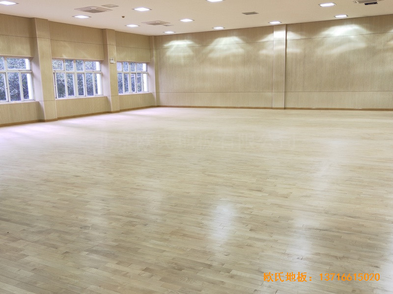 上海豐莊西路綠地小學舞臺體育地板安裝案例3