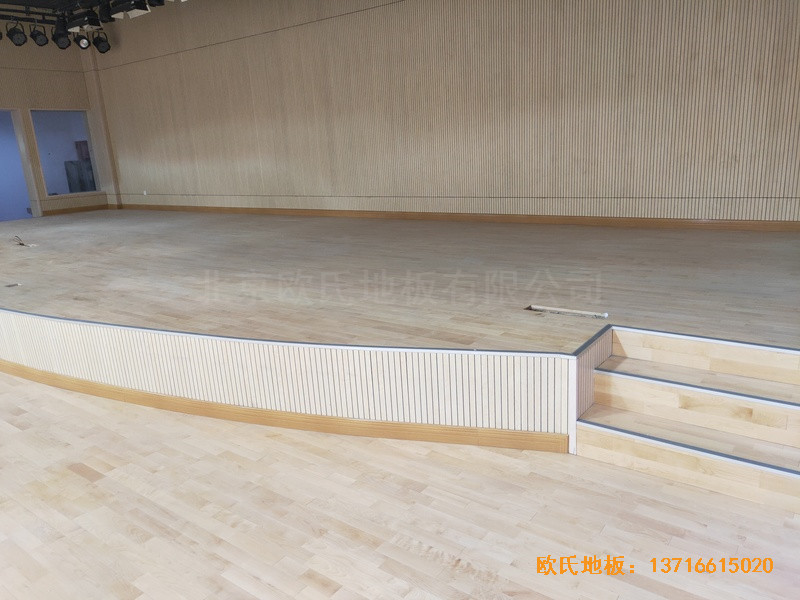 上海豐莊西路綠地小學舞臺體育地板安裝案例4