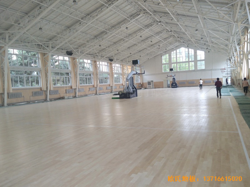 內蒙古呼和浩特賽罕區師范大學體育學院訓練館體育木地板安裝案例4