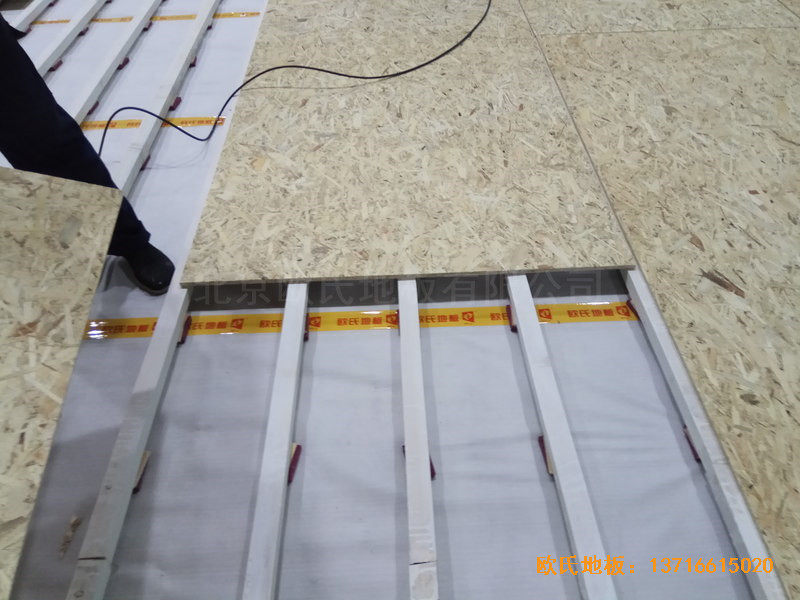 重慶市九龍坡區友動力羽毛球俱樂部運動木地板安裝案例2