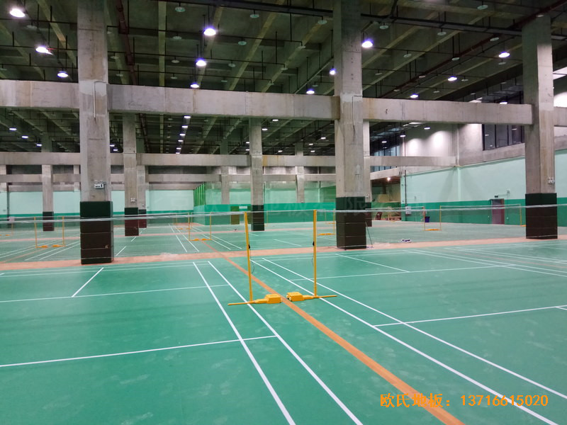 重慶市九龍坡區友動力羽毛球俱樂部運動木地板安裝案例5