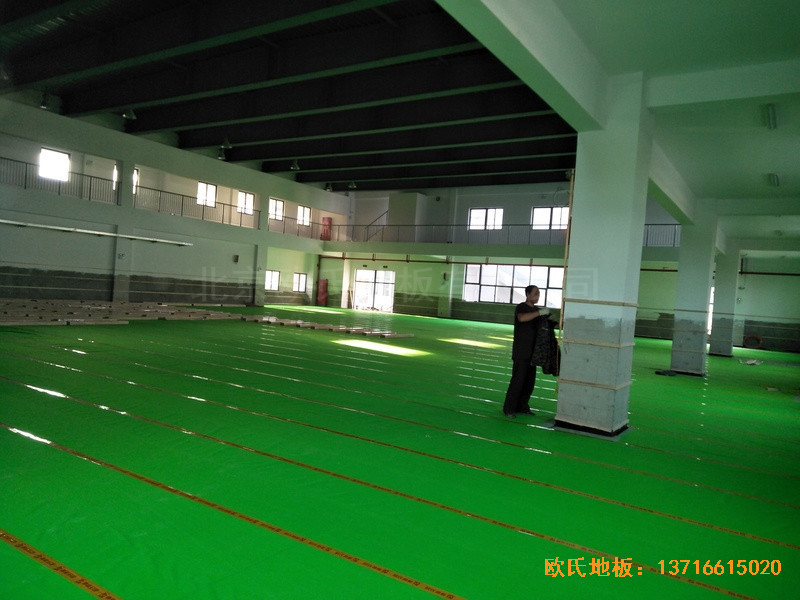 上海嘉定婁唐學校籃球館體育地板鋪設案例2