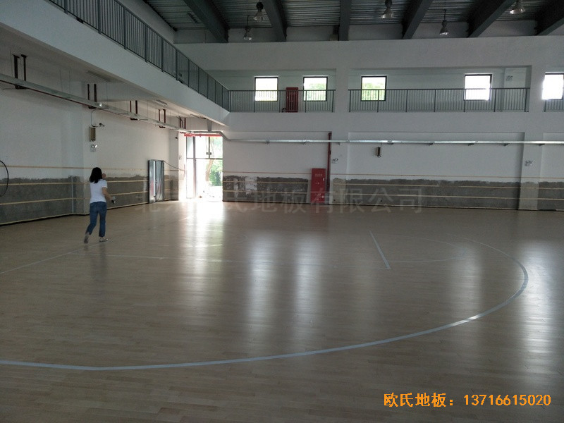 上海嘉定婁唐學校籃球館體育地板鋪設案例3