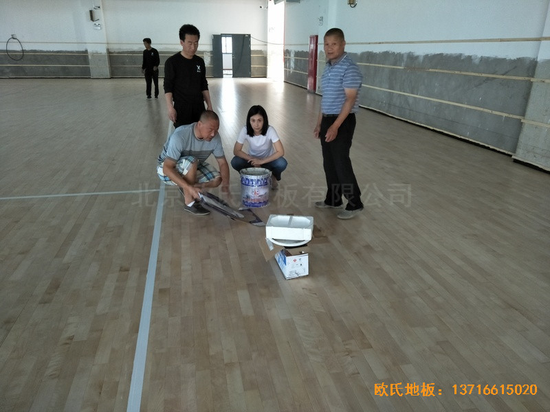上海嘉定婁唐學校籃球館體育地板鋪設案例5