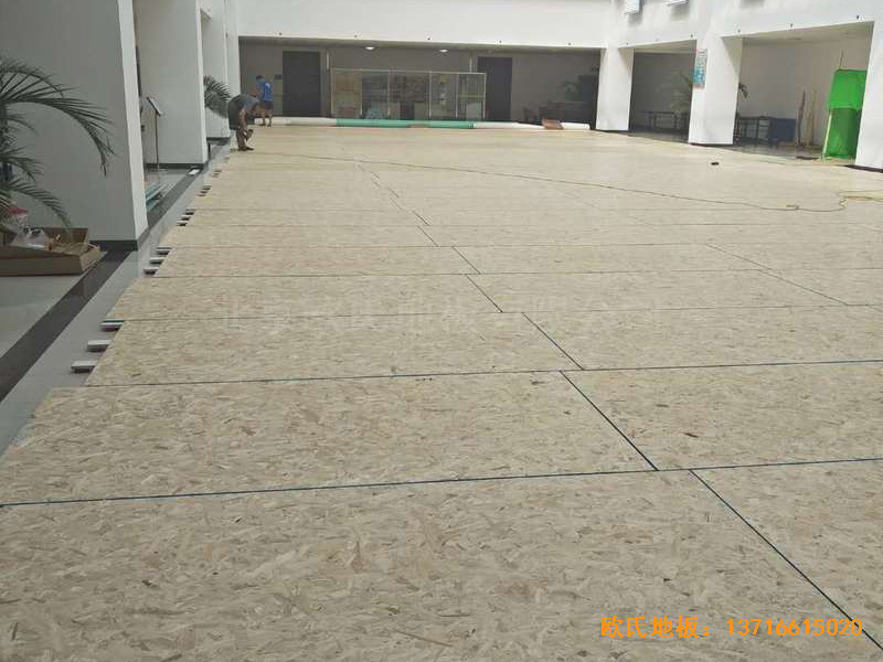 山東荷澤定陶新一中籃球館運動地板施工案例2