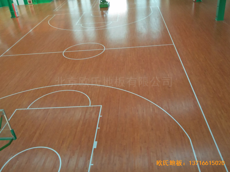 山東荷澤定陶新一中籃球館運動地板施工案例3