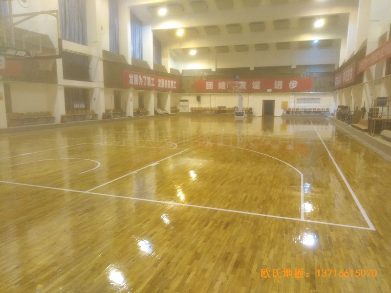 山西璐安集團籃球館體育地板鋪裝案例0