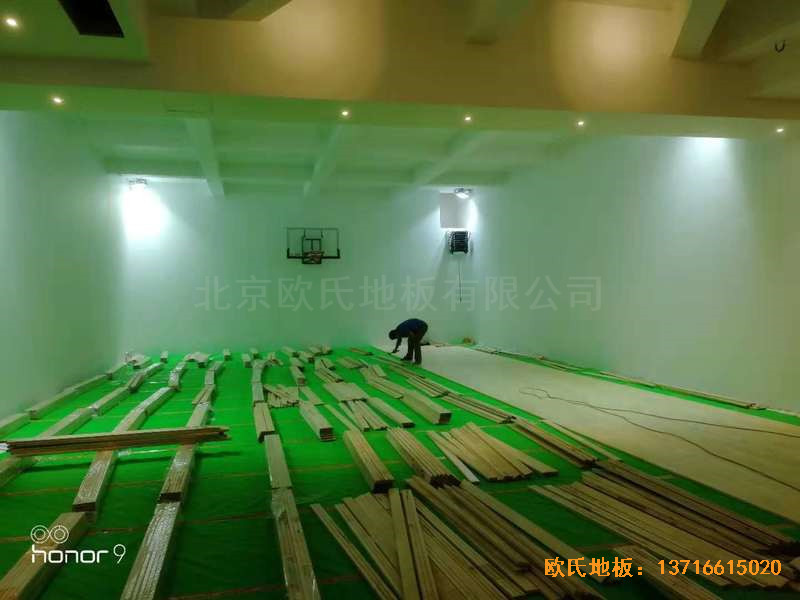 上海閔行西郊莊園2區156號籃球館運動木地板施工案例1