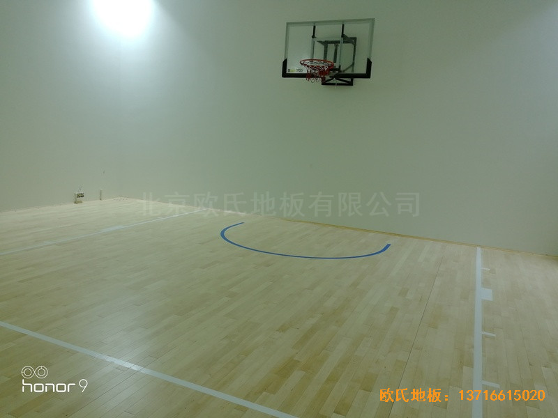 上海閔行西郊莊園2區156號籃球館運動木地板施工案例4