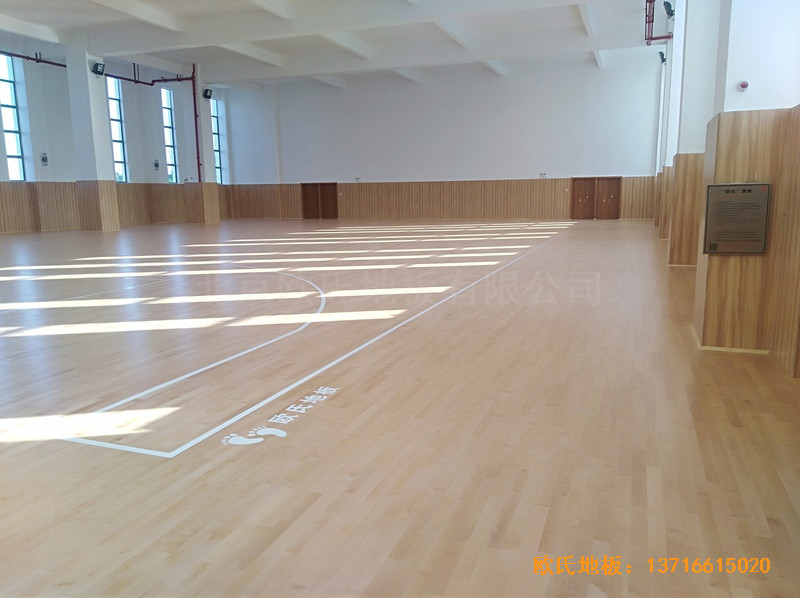 廣州南沙區珠江中學籃球館運動木地板鋪設案例4