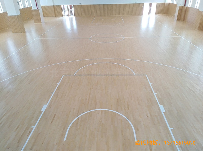廣州南沙區珠江中學籃球館運動木地板鋪設案例5