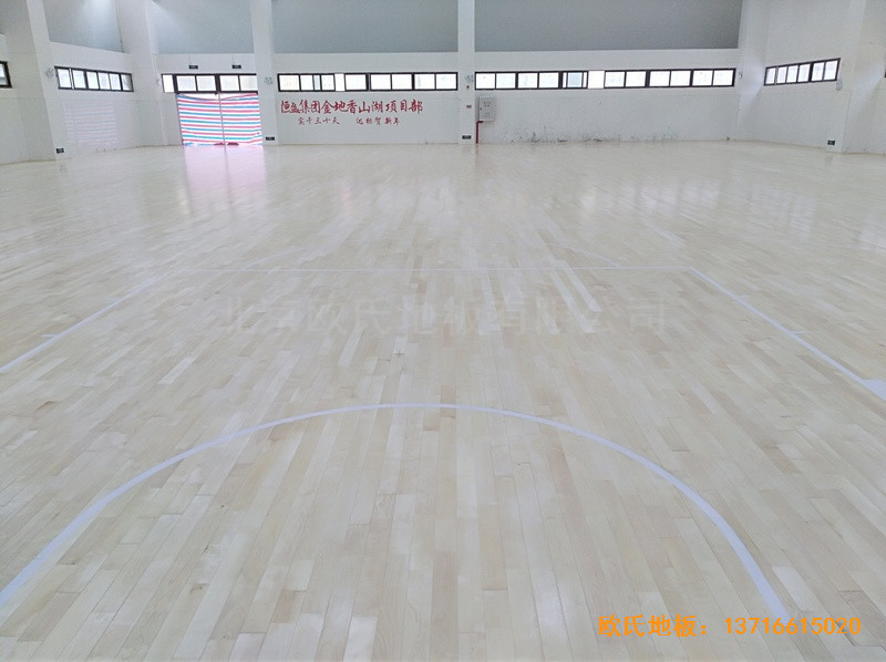 廣州金地香山湖小學籃球館運動地板施工案例0