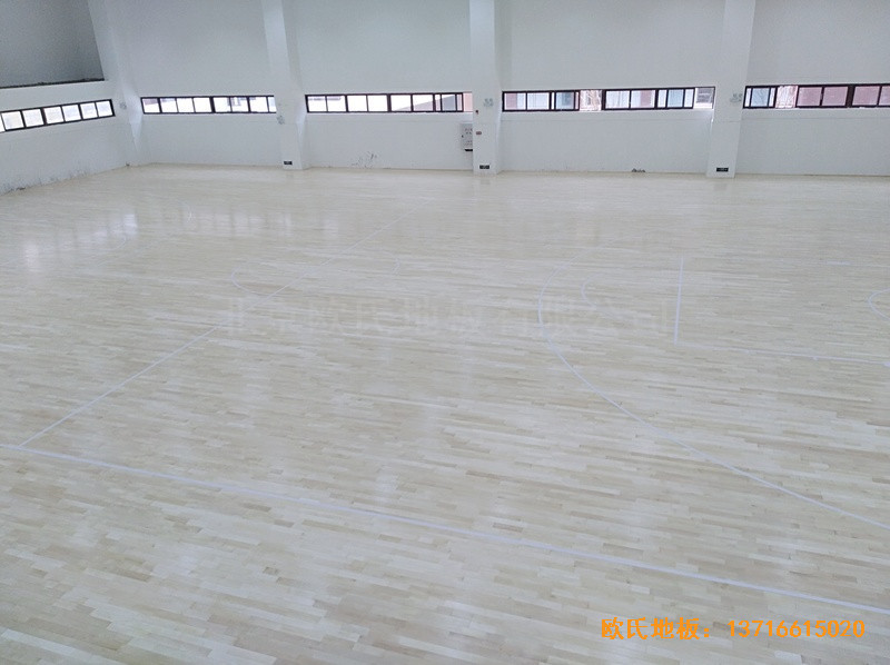 廣州金地香山湖小學籃球館運動地板施工案例1