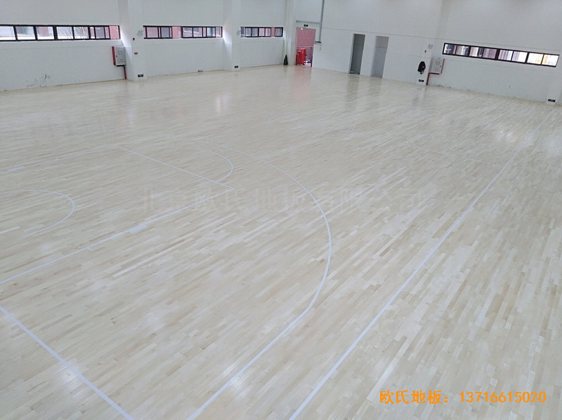 廣州金地香山湖小學籃球館運動地板施工案例2