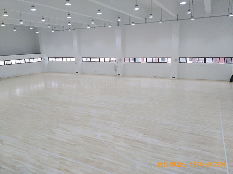 廣州金地香山湖小學籃球館運動地板施工案例4