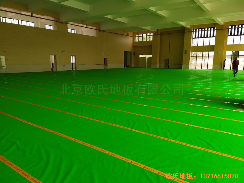 廣州黃埔區萬樾山小學籃球館體育木地板鋪裝案例2