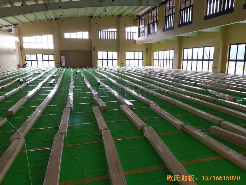 廣州黃埔區萬樾山小學籃球館體育木地板鋪裝案例3