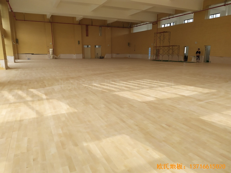 廣州黃埔區萬樾山小學籃球館體育木地板鋪裝案例4