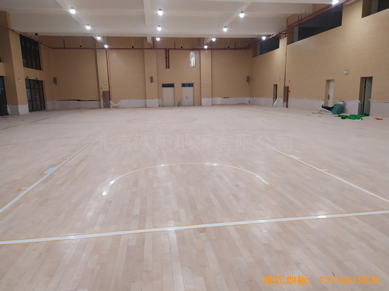 廣州黃埔區萬樾山小學籃球館體育木地板鋪裝案例5