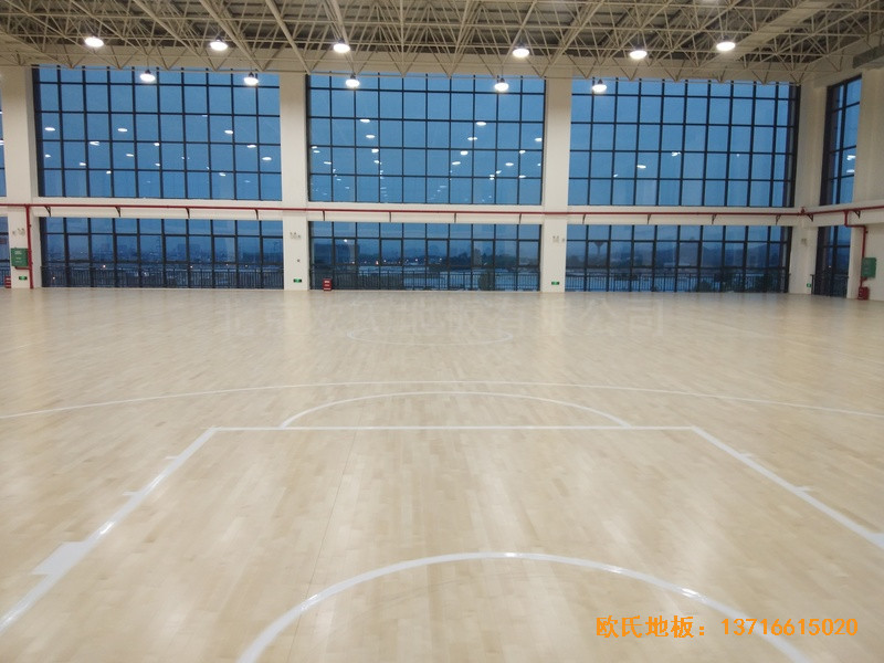 廣西高新開發區五菱小區體育館體育木地板鋪裝案例1
