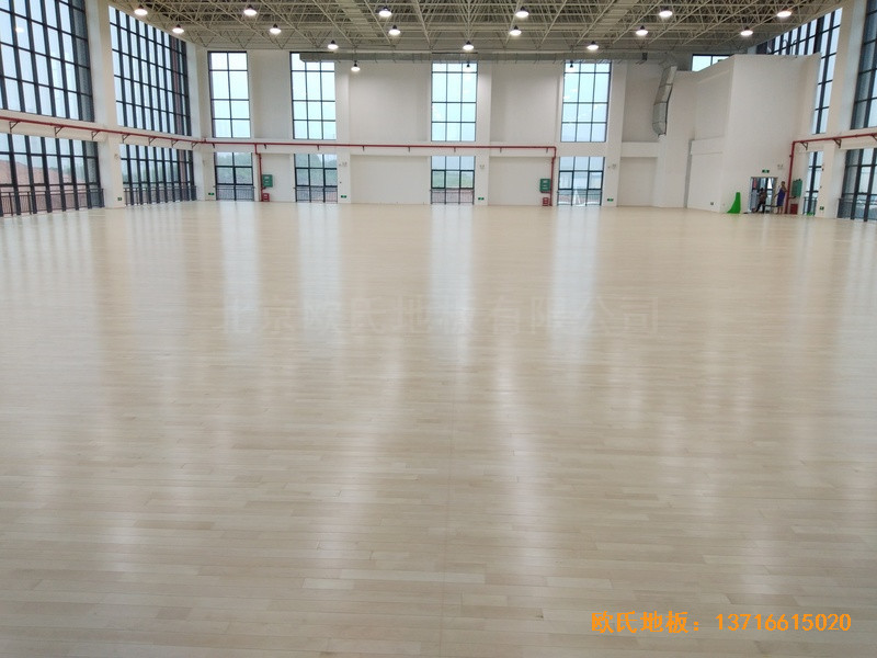廣西高新開發區五菱小區體育館體育木地板鋪裝案例5