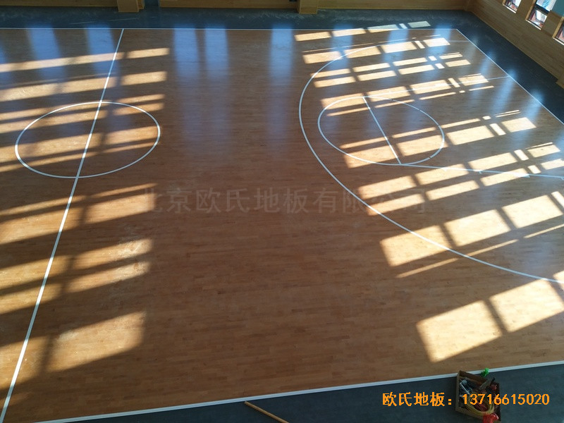 武漢廣阜屯小學清江錦城分校籃球館體育木地板施工案例4