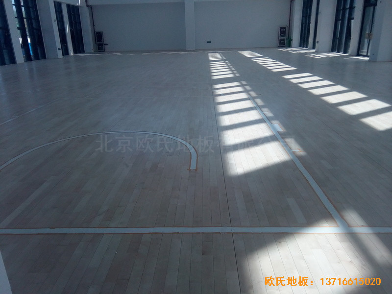 江蘇常卅市都市科技園籃球館體育木地板鋪裝案例5
