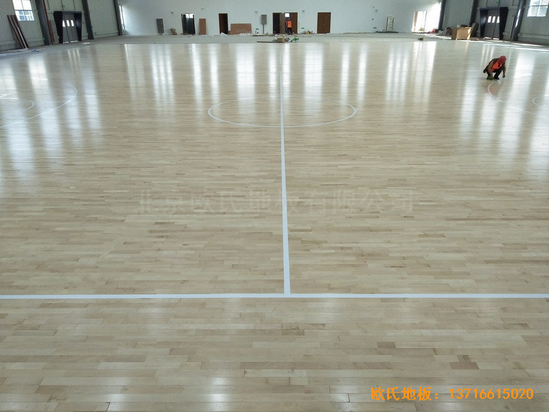 江蘇新能源科技公司籃球館運動地板鋪裝案例0