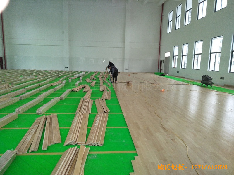 江蘇泰州市泰興濟川小學籃球館運動地板鋪裝案例2