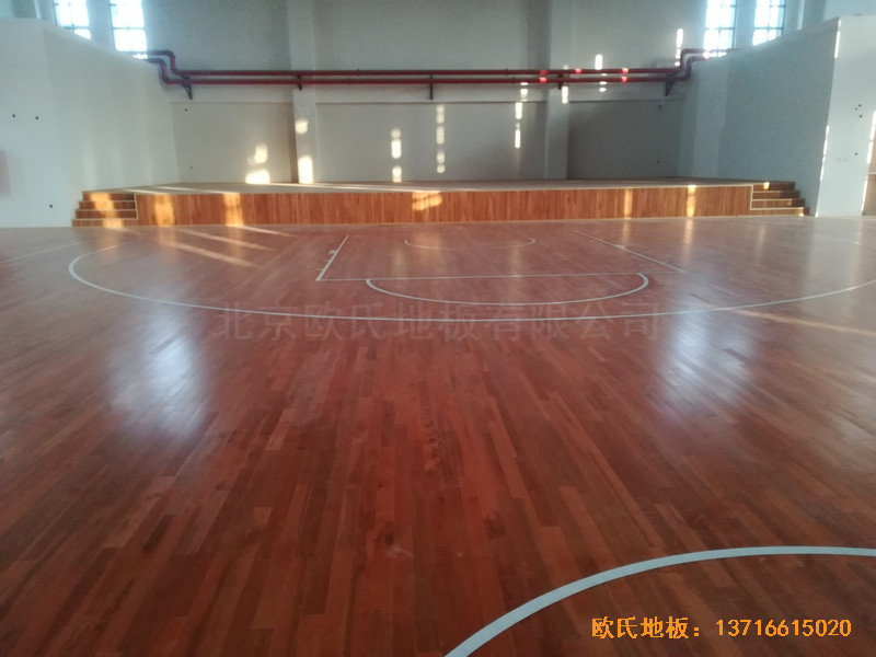 江蘇連云港徐圩小學籃球館體育木地板安裝案例0