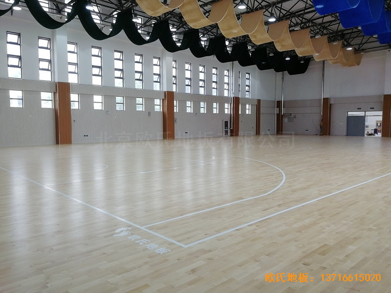 烏魯木齊達坂城中學籃球館體育地板鋪裝案例0