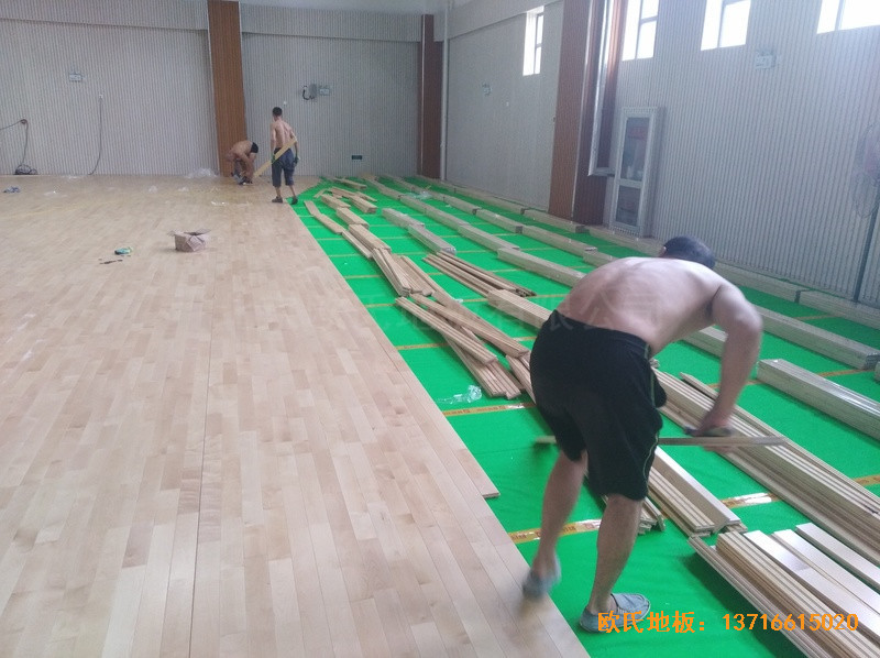 烏魯木齊達坂城中學籃球館體育地板鋪裝案例3