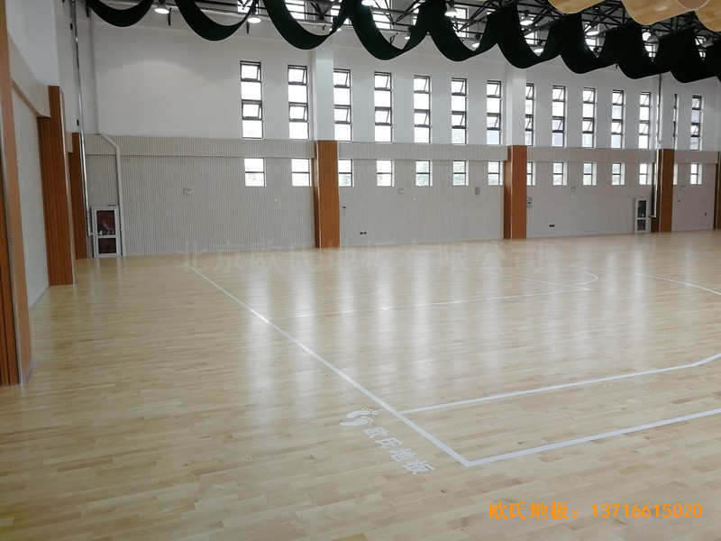 烏魯木齊達坂城中學籃球館體育地板鋪裝案例4