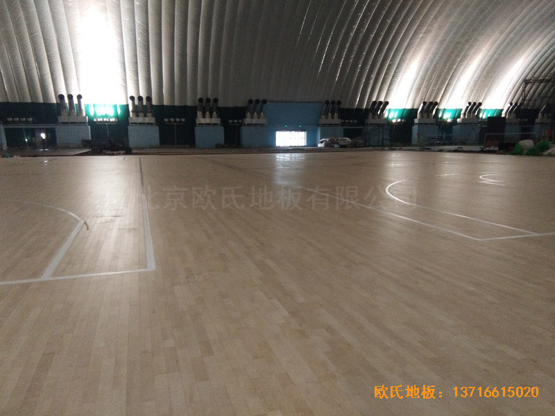 河北華中溫泉假日酒店籃球館運動地板施工案例3