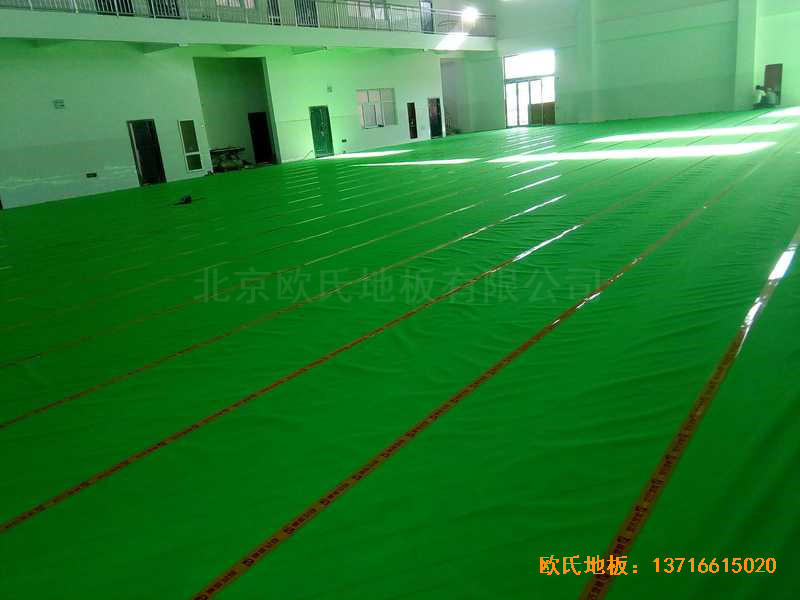 河南洛陽伊水小學籃球館運動地板安裝案例2