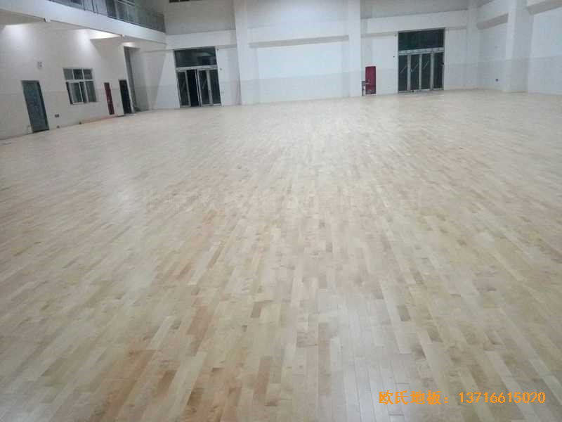 河南洛陽伊水小學籃球館運動地板安裝案例4