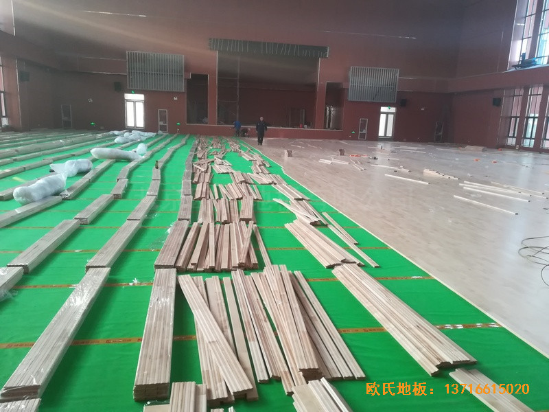 河南較好的中學籃球館運動木地板安裝案例3