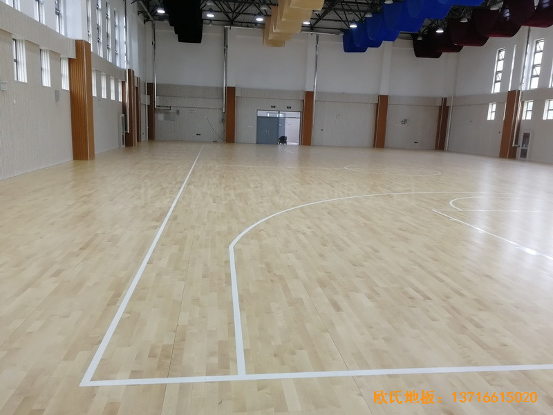 濟南錦繡城小學籃球館體育木地板鋪設案例3