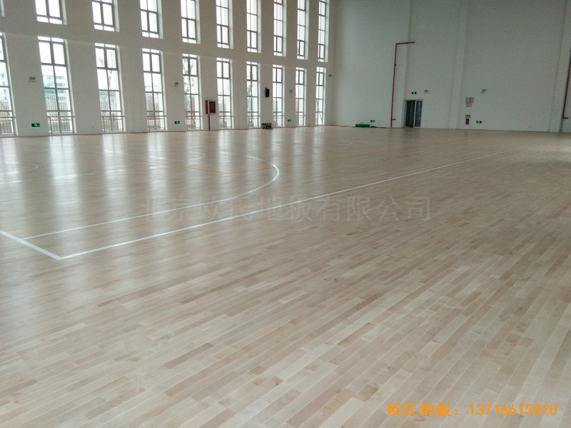 浙江溫嶺石橋頭中心小學籃球館運動地板安裝案例2