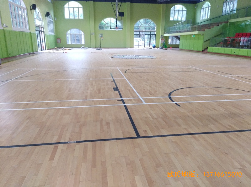 深圳普林斯頓小學籃球館運動木地板安裝案例0