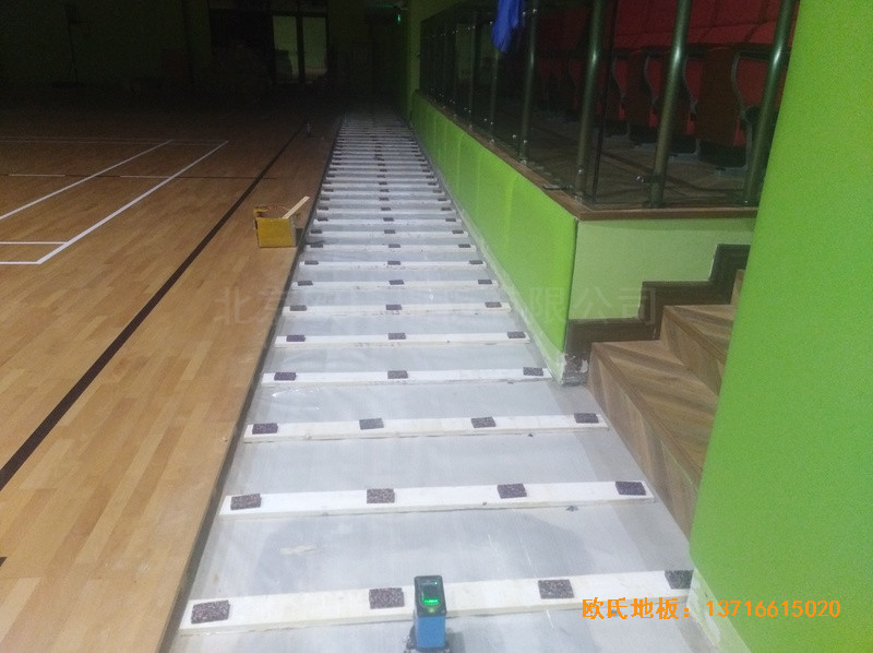 深圳普林斯頓小學籃球館運動木地板安裝案例2