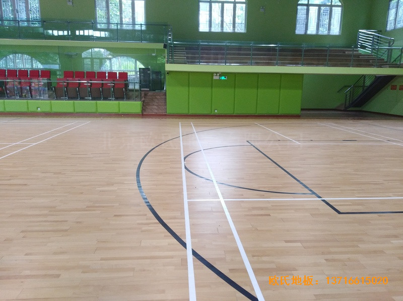 深圳普林斯頓小學籃球館運動木地板安裝案例5