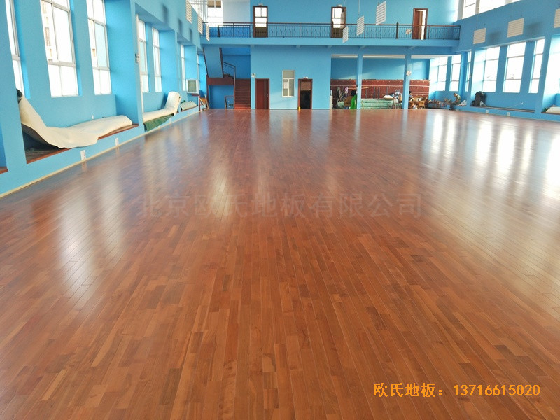 云南公安局小區羽毛球館體育地板鋪裝案例2