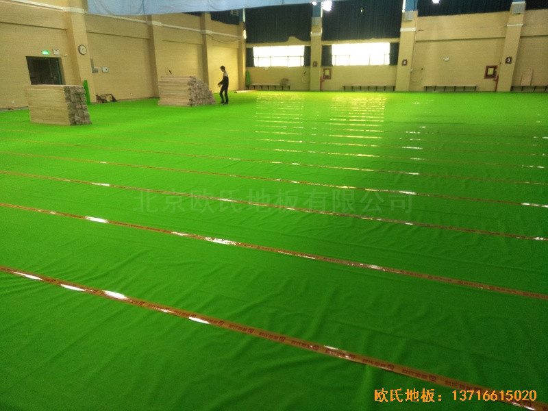深圳羅湖區翠園中學運動館運動木地板施工案例2