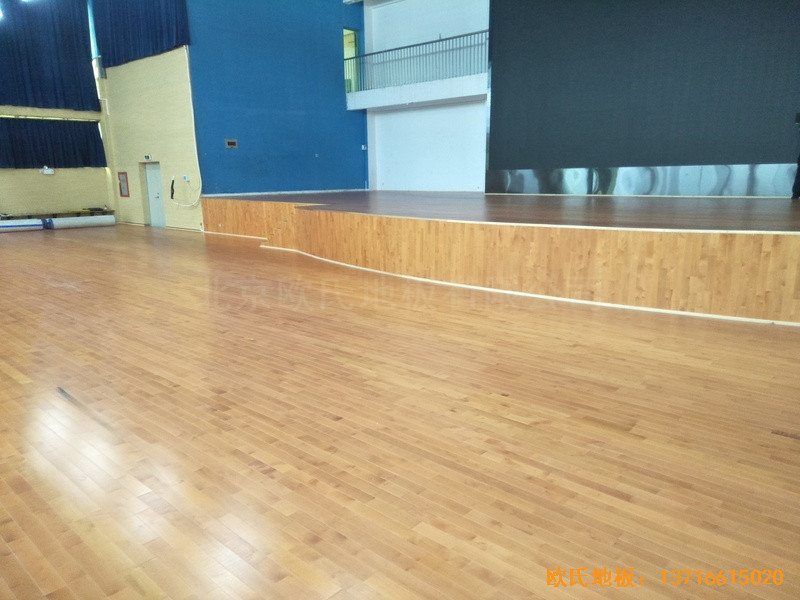 深圳羅湖區翠園中學運動館運動木地板施工案例5