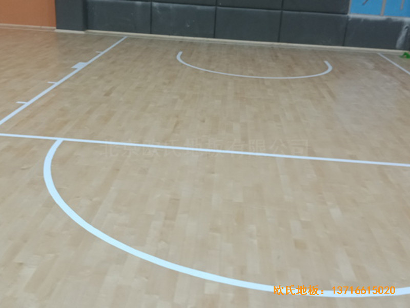 湖北武漢實驗外國語學校籃球館體育木地板鋪設案例5