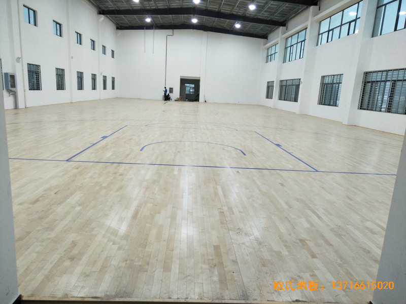 湖北鄢家河三組籃球館體育地板鋪裝案例4