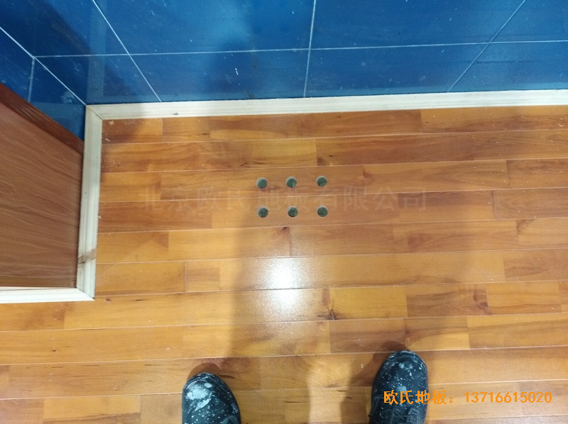 湖南婁底市建設銀行羽毛球館體育木地板鋪裝案例3