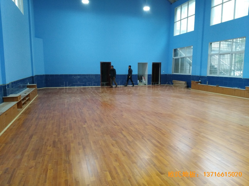 湖南婁底市建設銀行羽毛球館體育木地板鋪裝案例5